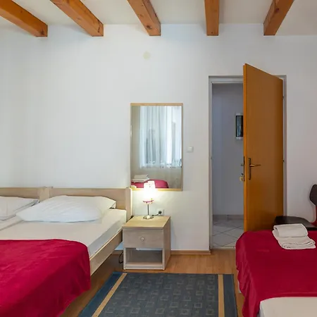 Tinka, No 5 Apartman