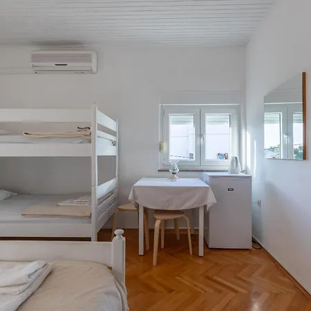 Tinka, No 5 Apartman