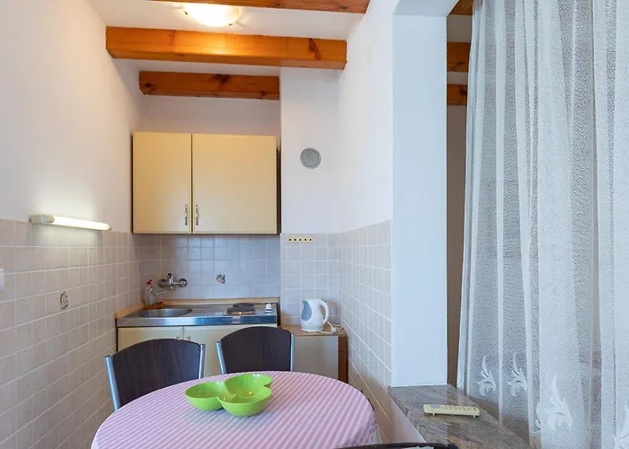 Tinka, No 5 Starigrad Paklenica