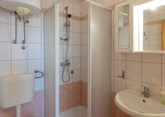 Apartment Tinka, No 5 *