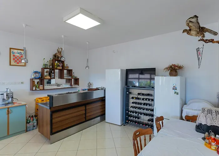 Tinka, No 5 Apartment