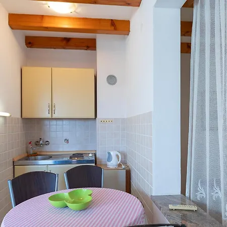 Tinka, No 5 Starigrad Paklenica